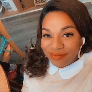 Meet your Posher, Leanna